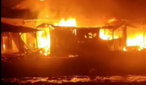 Pasar Baru Dampit Terbakar, Terdengar Ledakan Puluhan Kali