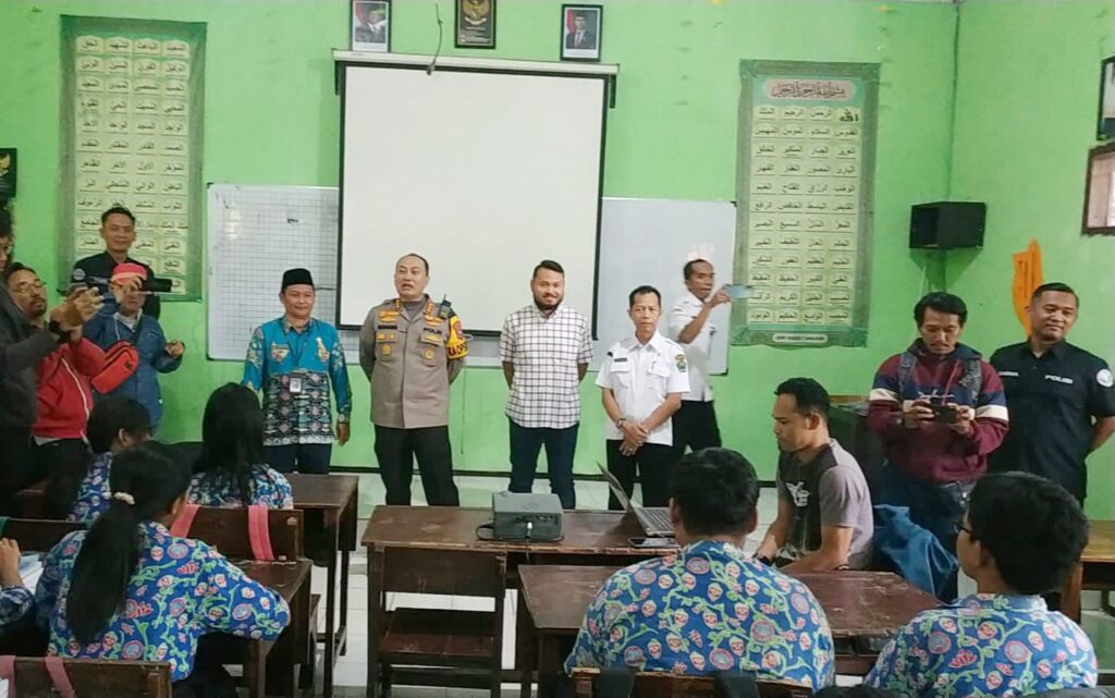 Cegah Judol di Kalangan Pelajar, Polresta Malang Kota Sambang ke SMP di Kota Malang