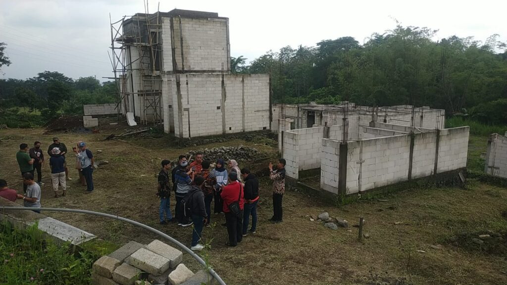 Terkait Wanprestasi, Pengadilan Negeri Kepanjen Lakukan Sidang PS di Perum Nirabi Resident Malang