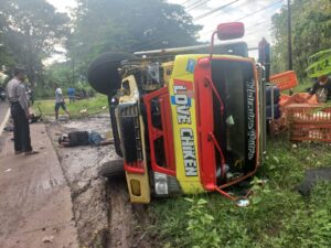 Tikungan Jalan Depan Lapangan Golf Kalipare Menelan Korban Jiwa