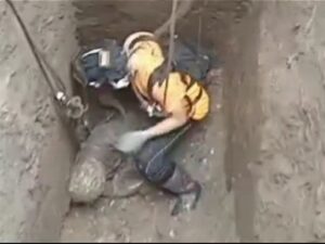 Berniat Memadatkan Urukan Bekas Sumur, Seorang Kakek Tewas Tertimbun Tanah