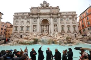 Jelang Peringatan Yubelium, Air Mancur Trevi di Roma Selesai Dipugar
