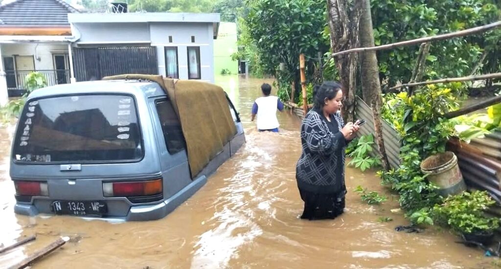 254 Rumah Terendam Banjir Usai Hujan Lebat Melanda Malang Raya.
