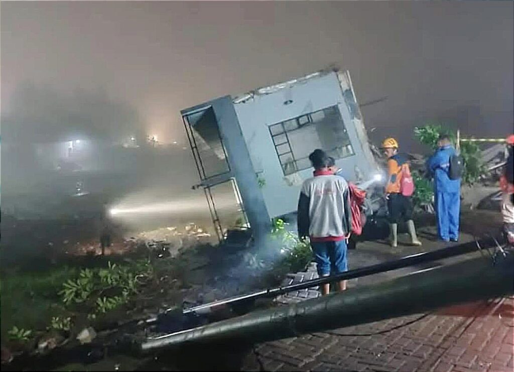 Sebuah Bangunan Villa di Kota Batu Ambruk Akibat Longsor, 6 Penghuni Luka Ringan