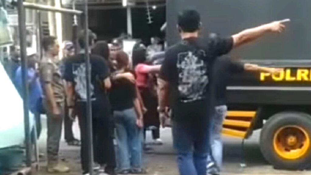 Puluhan Wanita Muda Diamankan saat Penertiban Warung Kopi Cetol di Gondanglegi Malang