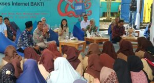 Menteri Komunikasi dan Digital Tinjau Program Bantuan Internet di MTs Ibnu Sina Malang