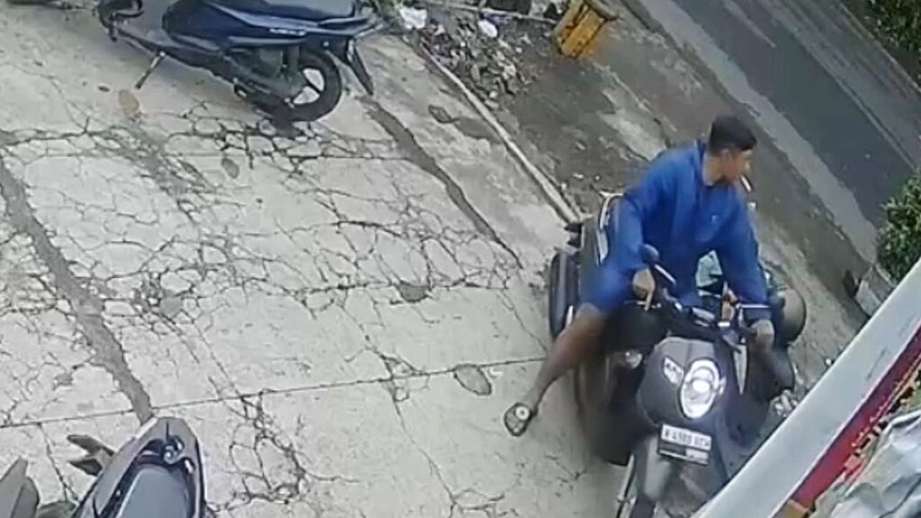 Asyik Ngopi, Scopy Ojol Raib Dicuri Maling di Parkiran Warkop Nusantara