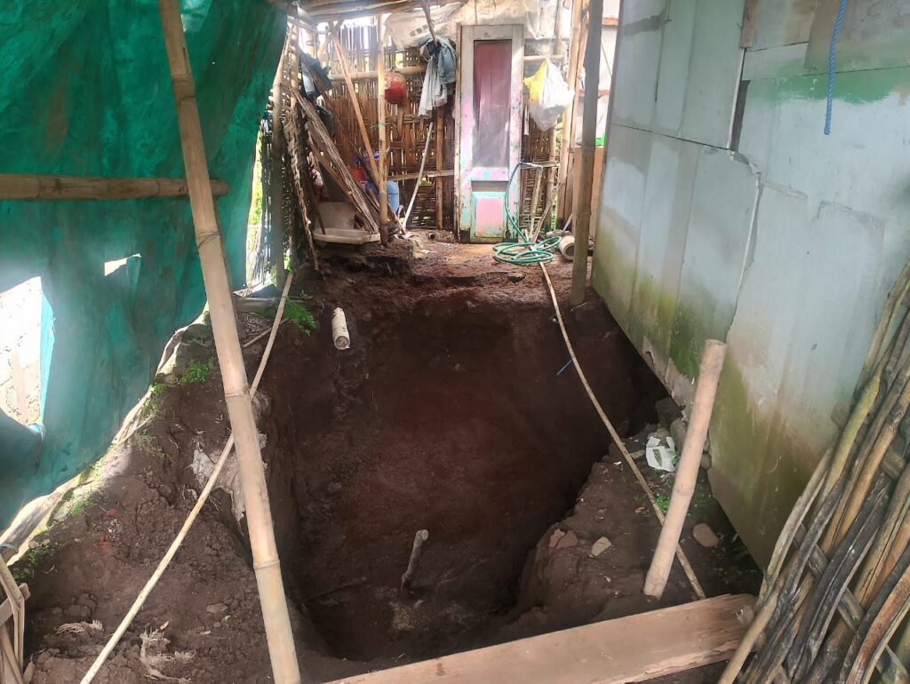 Tanah Amblas Sedalam 15 Meter di Dalam Rumah Warga Jabung Malang