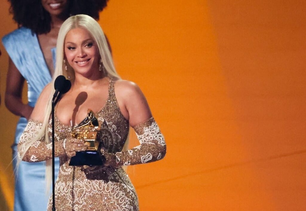Beyonce dan Sabrina Carpenter Raih Piala Grammy Sekaligus Acara Penghormatan untuk Los Angeles