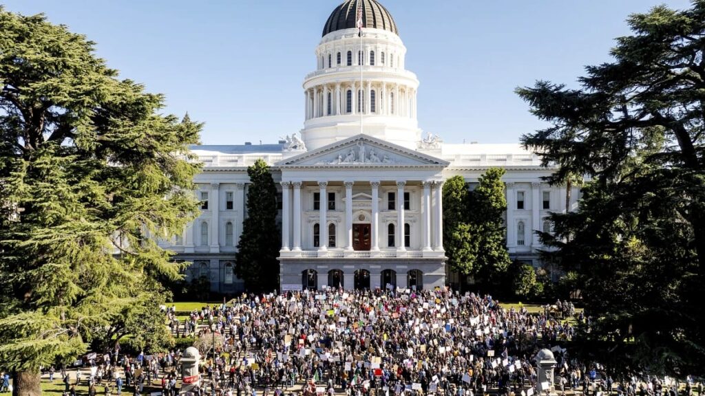 Ribuan Demonstran di AS Menggelar Protes Massal Menolak Kebijakan Trump, Proyek 2025, dan Musk