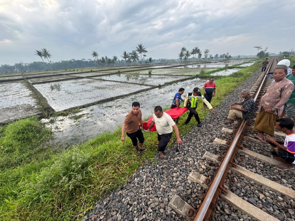 Jalan di Tepi Rel, Seorang Kakek Tewas Terserempet KA Malabar di Kepanjen Malang