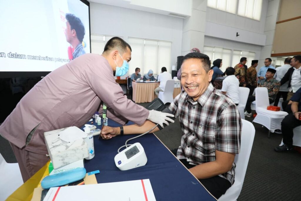 Sebelum Pelantikan, Wahyu-Ali Jalani Pemeriksaan dan Tes Kesehatan di Kemendagri