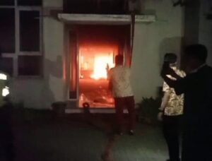 Diduga Konsleting Listrik, RSU Mitra Delima Bululawang Malang Terbakar
