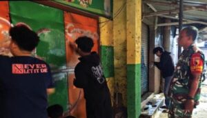Empat Pelaku Vandalisme di Malang Bersihkan Coretan Grafiti Sebagai Pertanggungjawaban