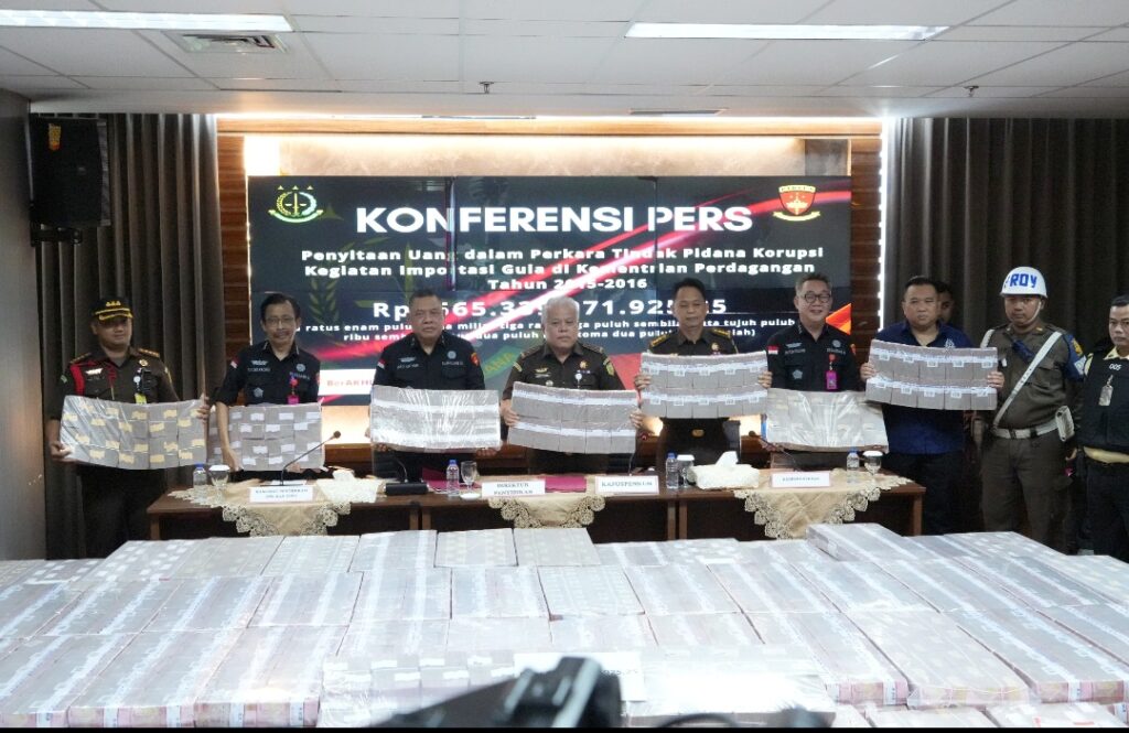 Dugaan Korupsi Impor Gula yang Seret Tom Lembong, Kejagung Sita Uang Sebesar Rp565 Miliar Lebih