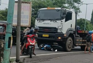 Pemotor Asal Pasuruan Tewas Terseret Truk Trailer di Lawang Kabupaten Malang