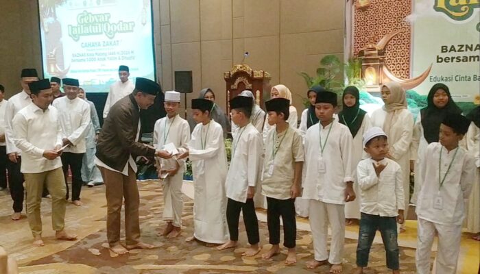 Malam Lailatul Qodar, Wali Kota Malang Bersama BAZNAS Salurkan Santunan untuk 1000 Yatim Piatu