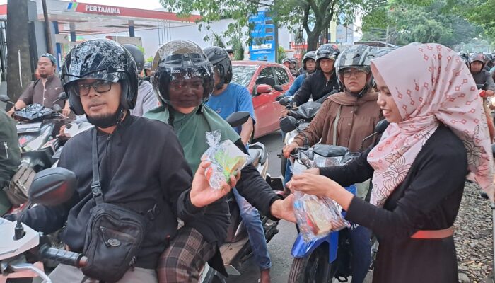 Lintas Komunitas se-Malang Raya Gelar Takjil Akbar 2025
