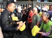 Forkopimda bersama GMNI Bagikan 2.000 Sembako pada Masyarakat
