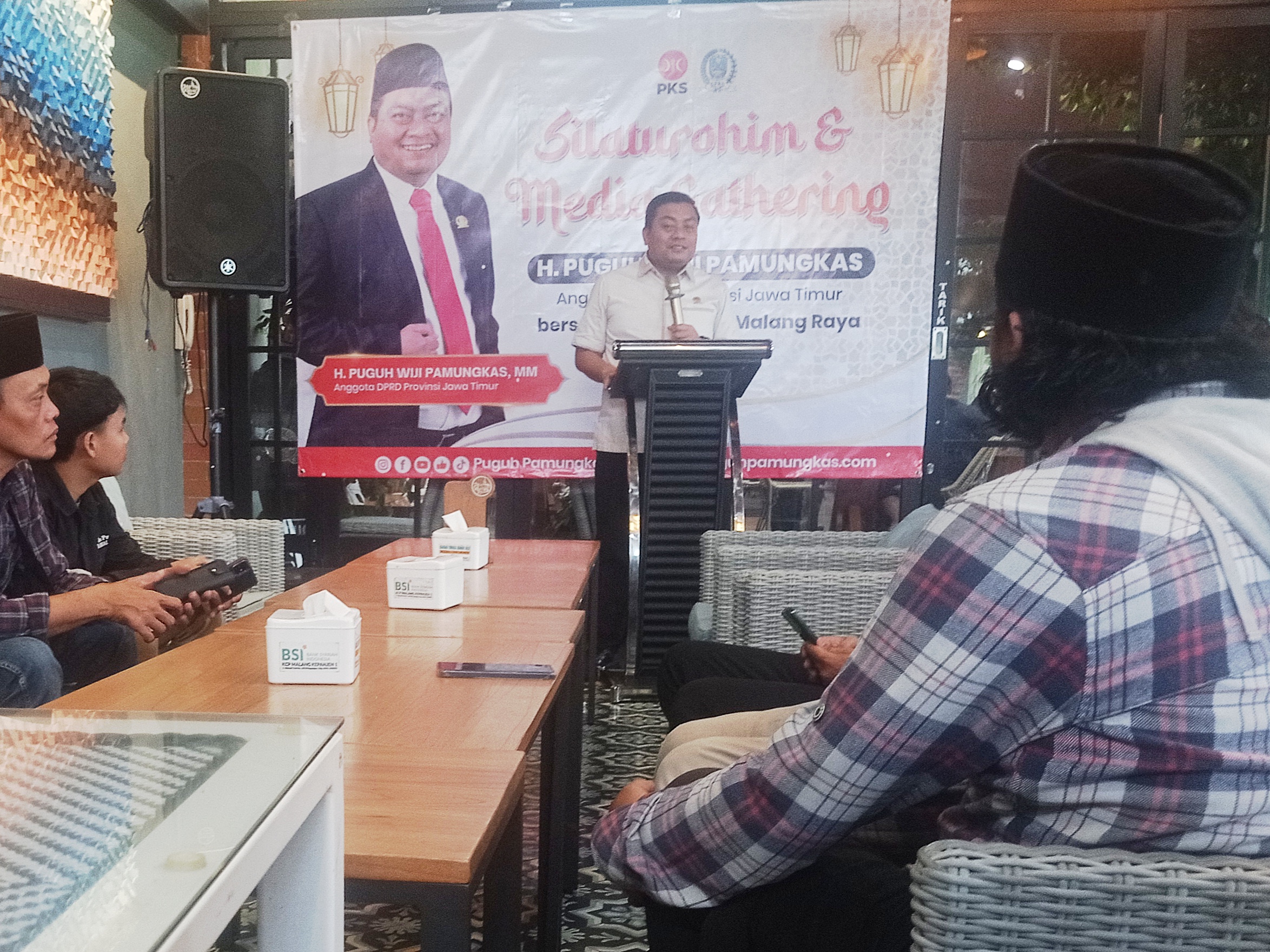 Sebagai wujud kolaborasi dan bersinergi dengan media massa, Anggota Komisi E DPRD Provinsi Jawa Timur, Puguh Wiji Pamungkas menggelar Media Gathering, Rabu (26/3/2025), bertempat di Poskoffie Kepanjen, Kabupaten Malang.