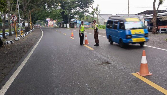 Kecelakaan Truk Tabrak Motor di Depan Pabrik Penamas Malang