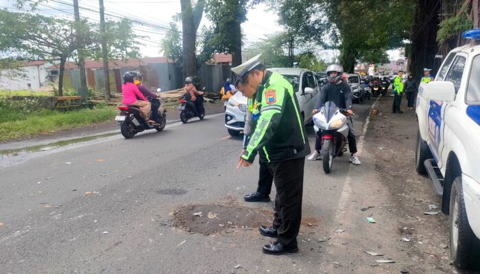 Kecelakaan Adu Banteng Yamaha NMax vs Mercedes Bens, Satu Tewas