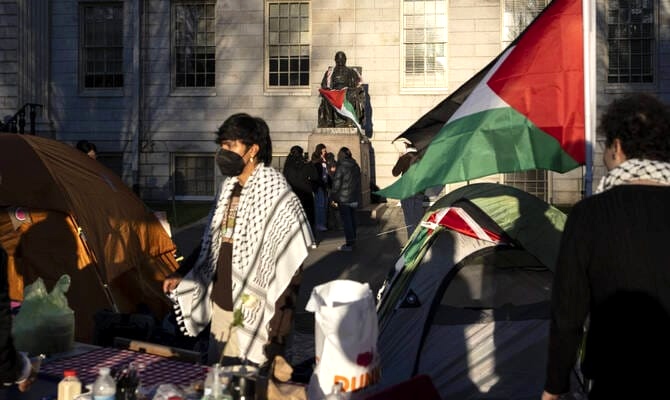 Pemerintah Amerika Serikat (AS) telah memberikan peringatan kepada Universitas Harvard terkait dugaan perilaku anti-Semitisme di kampus dengan potensi pemotongan dana senilai 149 triliun rupiah.