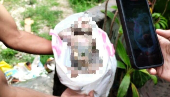 Mayat Bayi Mengapung di Sungai Brantas Jalan Juanda Kota Malang