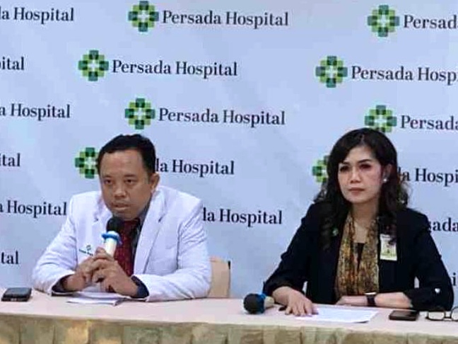 Terkait kasus dugaan pelecehan terhadap pasien yang dilakukan oknum dokternya, kini pihak Persada Hospital Malang mulai buka suara. Pernyataan sikap itu disampaikan dalam konferensi pers, pada Jumat (18/4/2025).