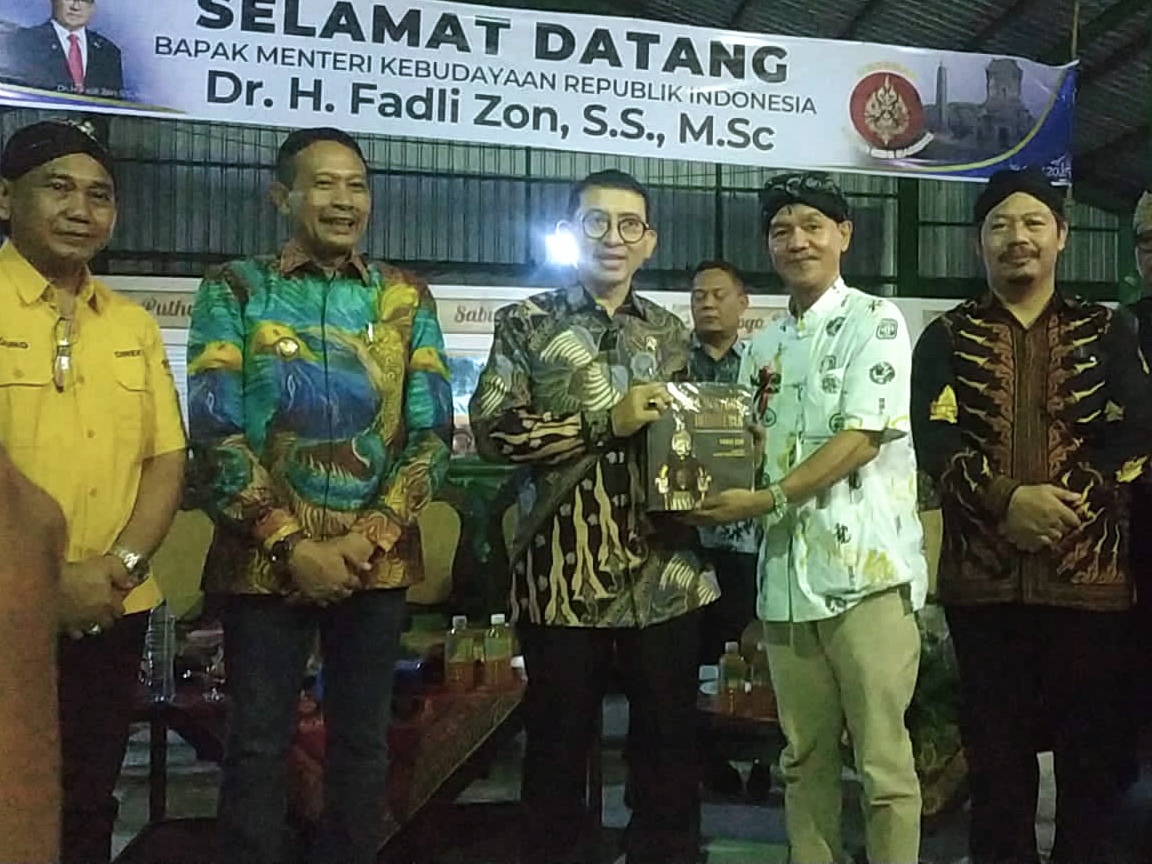 Menteri Kebudayaan (Menbud) Fadli Zon mencanangkan tanggal 19 April sebagai Hari Keris Nasional. Pencanangan ini dideklarasikan pada Event Internasional Brawijayan Mondiacult di Gedung Samantha Krida, Universitas Brawijaya, 18 hingga 20 April 2025.