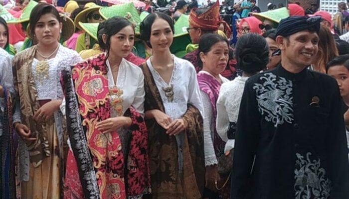 Kartinian, Gelar Parade Batik dan Kebaya di Kayutangan Haritage