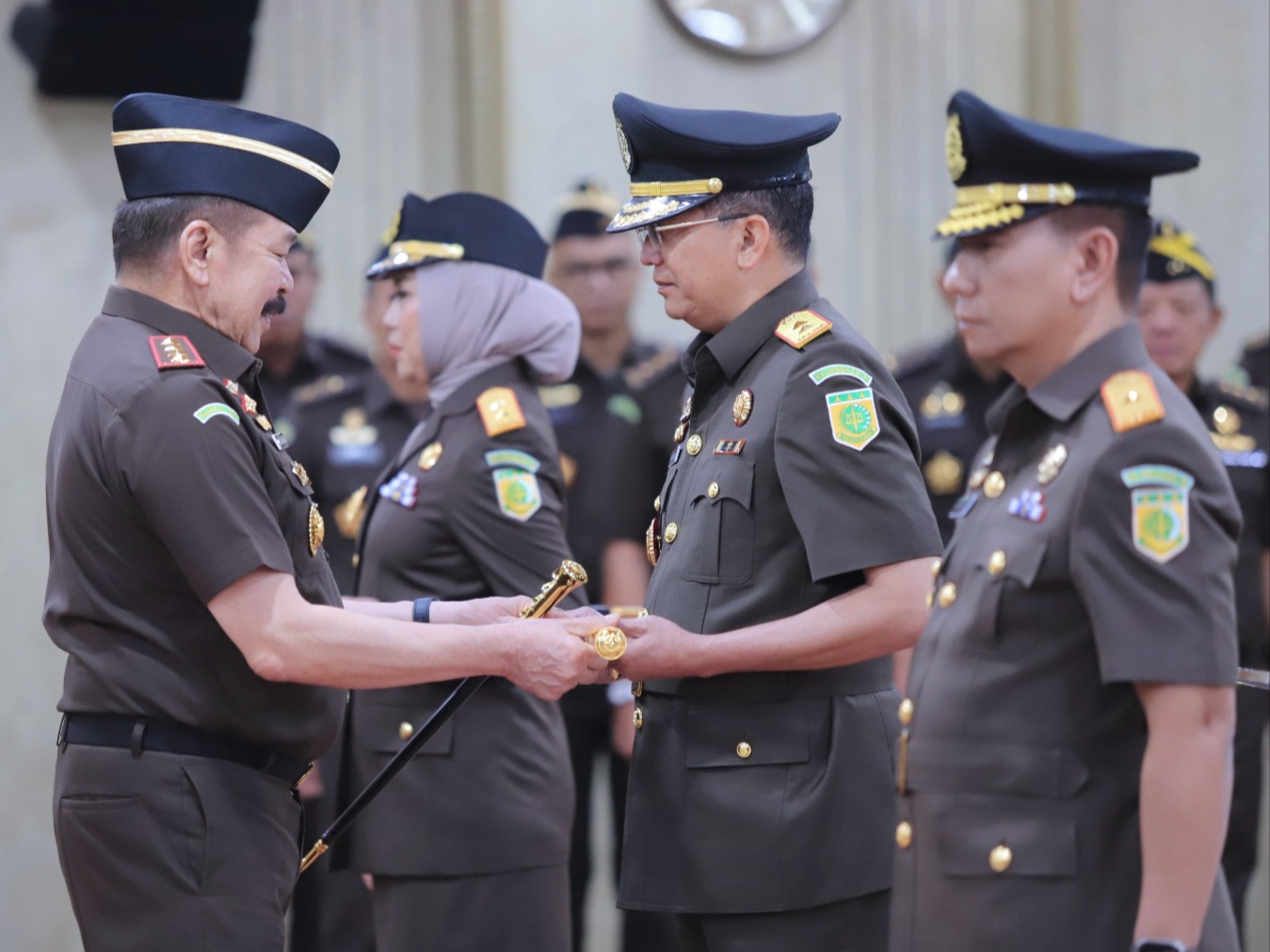 Kuntadi hari ini resmi menjabat Kepala Kejaksaan Tinggi (Kajati) Jawa Timur. Ia menggantikan posisi Mia Amiati yang telah pensiun.