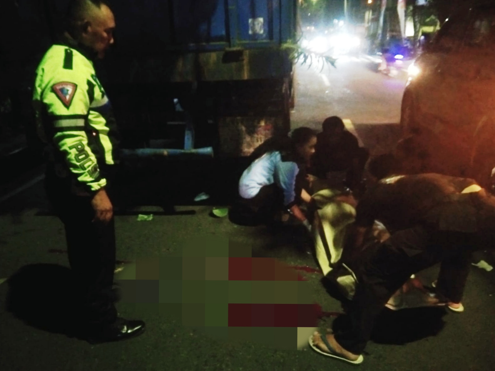 Seorang pemuda pengendara motor Honda Beat dengan nopol N 4490 EGH meninggal dunia di lokasi usai menabrak truk gandeng muatan tebu, di Jalan Raya Panji, Kecamatan Kepanjen, Kabupaten Malang, Rabu (23/4/2025) tadi malam.