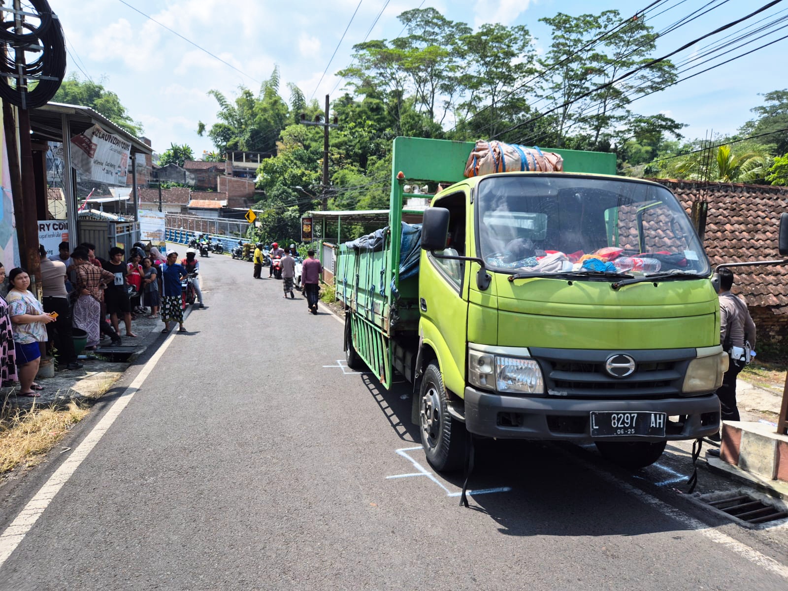 Kecelakaan maut di sisi utara Jembatan Menjing atau tepatnya di Jalan MT Hariyono depan KZ Laundry Kelurahan Dinoyo, Kecamatan Lowokwaru, Kota Malang, Jumat (25/4/2025) siang tadi.