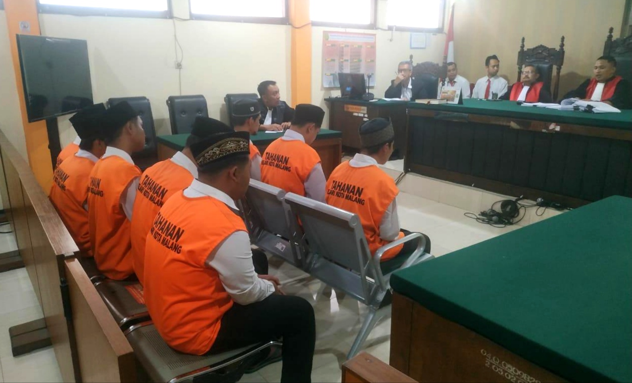 Delapan pemuda muda di Malang terlibat dalam kasus peredaran narkoba sintetis yang membuat mereka dijatuhi hukuman 18-20 tahun penjara.