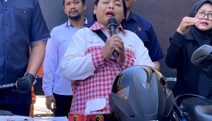 Tangis Haru Penjual Yakult Usai Motornya yang Dicuri Ditemukan
