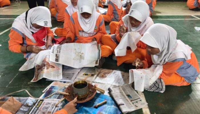 603 Siswa SMPN 1 Sukorejo Pasuruan Kolosal Membatik Tulis