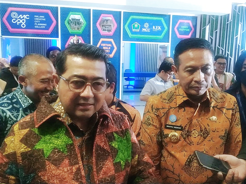 Menteri Ekonomi Kreatif (Menparekraf), Teuku Riefky Harsya mengapresiasi komitmen Kota Malang dalam mendukung pertumbuhan ekonomi kreatif secara menyeluruh.