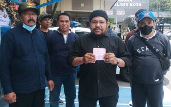 Koordinator Masyarakat Militan Pecinta Jokowi (MMPJ), Damanhuri Jab, secara resmi melaporkan Roy Suryo ke Polresta Malang Kota pada hari ini, Rabu (30/4/2025).