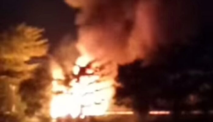 Truk Militer Bermuatan Amunisi Terbakar di Tol Gempol–Pasuruan, Satu Prajurit Gugur