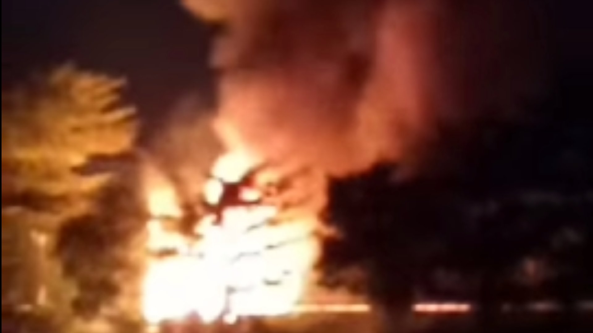 Sebuah insiden serius menimpa militer Indonesia pada Senin malam (5/5/2025) ketika sebuah truk milik Batalyon Infanteri 509/BY Divif 2 Kostrad terbakar hebat di ruas Tol Gempol–Pasuruan, Jawa Timur.