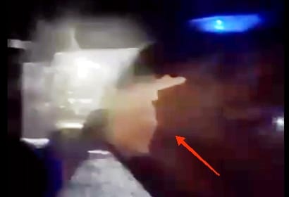 Suasana pasca laga sengit antara Arema FC melawan Persik Kediri pada Minggu sore (11/5/2025), di Stadion Kanjuruhan, Kabupaten Malang, memanas tak cuma di dalam stadion, tapi berlanjut hingga di luar arena.