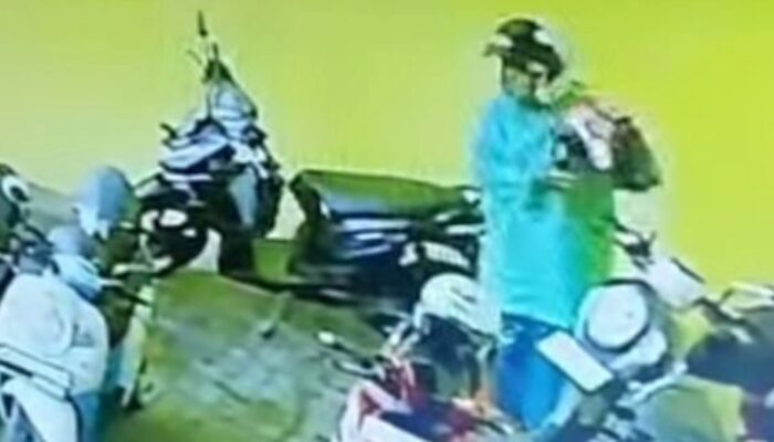 Pencurian Helm Terekam CCTV di Curungrejo Kepanjen Malang