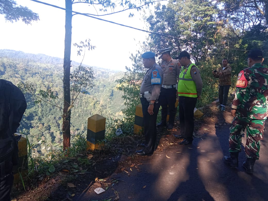 Duka menyelimuti keluarga dan kerabat Intan Sukmasari (33), wisatawan asal Bandung, yang menghembuskan nafas terakhirnya pada Jumat pagi (16/5) di RSUD dr. Saiful Anwar, Kota Malang. Intan menjadi korban kecelakaan jip wisata di jalur menuju Gunung Bromo, kawasan Gubuklakah, Kecamatan Poncokusumo, Kabupaten Malang.