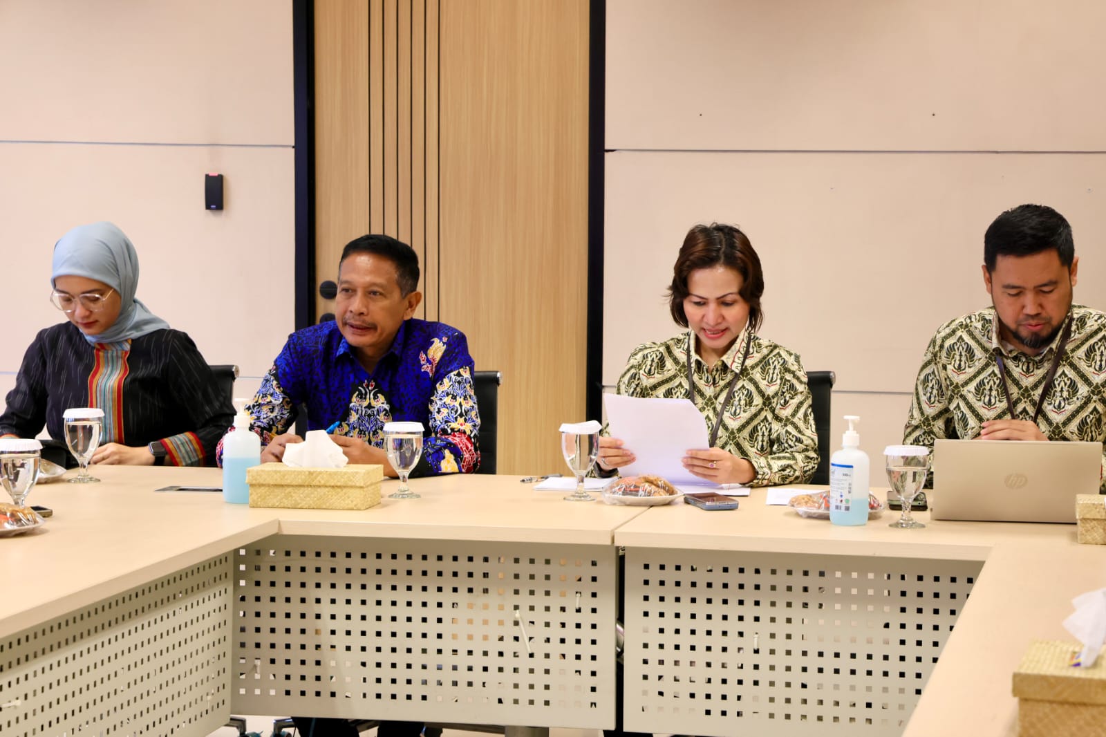 Pemerintah Kota Malang kembali menunjukkan keseriusannya dalam membenahi sistem birokrasi. Tak ingin jalan di tempat, Wali Kota Malang Wahyu Hidayat bersama rombongan ‘turun gunung’ ke Jakarta untuk beraudiensi langsung dengan Komisi Pemberantasan Korupsi (KPK) RI, Selasa (20/5/2025).