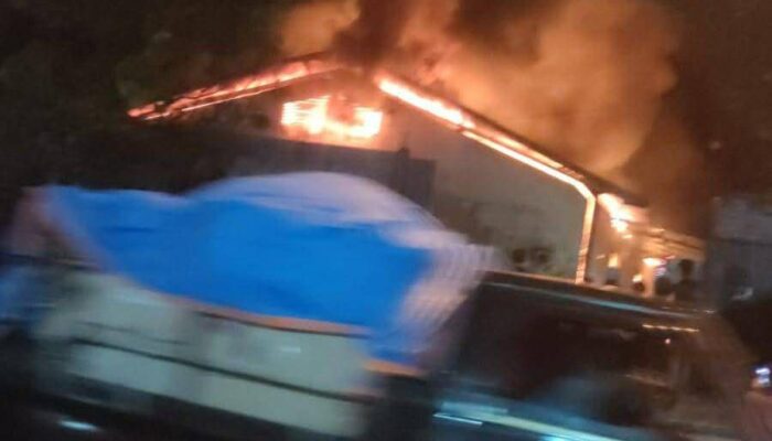 [Breaking News] Gudang Tembakau PR Atlas di Pakisaji Malang Terbakar Hebat