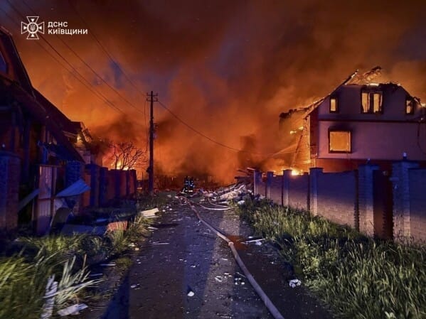 Rusia dan Ukraina kembali melakukan pertukaran tahanan dalam skala besar pada Minggu (25/5),
