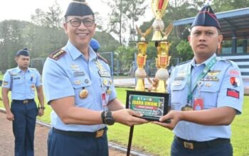 Prestasi membanggakan kembali ditorehkan oleh prajurit Tentara Nasional Indonesia (TNI). Kali ini datang dari empat personel Lanud Abd Saleh yang berhasil meraih juara dalam ajang Open Tournament Pencak Silat Piala Panglima Divisi Infanteri 2 Kostrad 2025. Turnamen tersebut digelar di Markas Divisi 2 Kostrad, Singosari, Malang, Sabtu (24/5/2025).