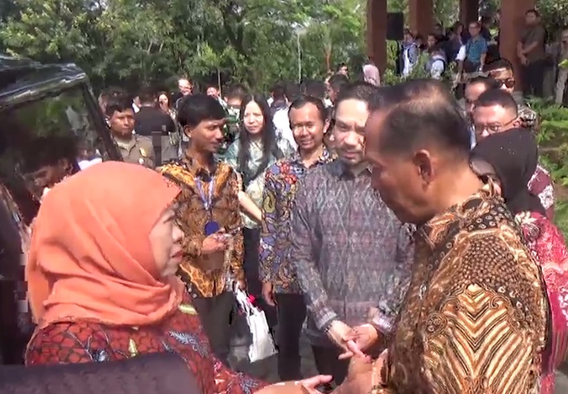 Gubernur Jawa Timur, Khofifah Indar Parawansa bersama Wakil Menteri Pendidikan Tinggi, Sains, dan Teknologi RI, Prof. Dr. Fauzan M.Pd meresmikan berdirinya King's Collage London (KCL) yg berlokasi di Kawasan Ekonomi Khusus (KEK) Singosari, Kabupaten Malang, Rabu (28/5/2025).