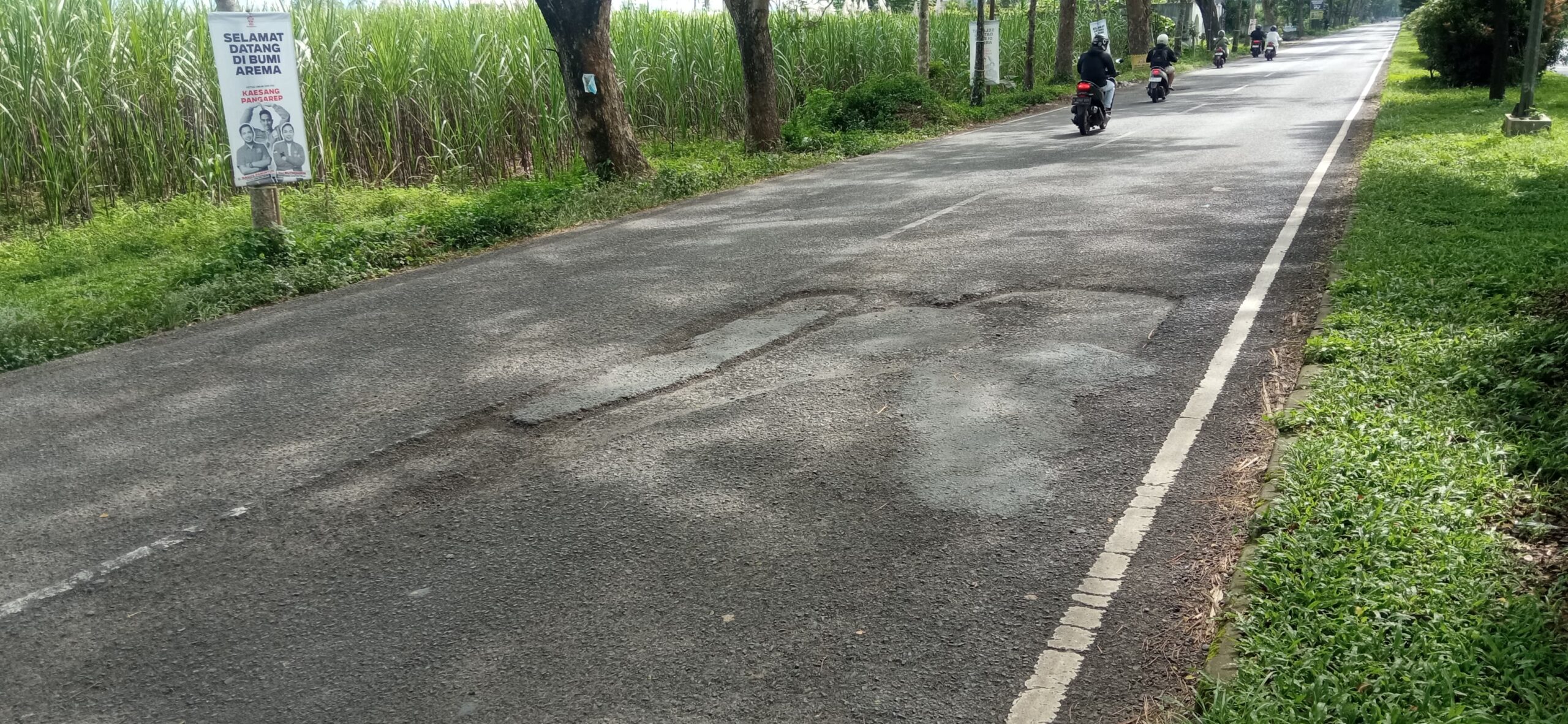 Jalan berlubang di Jalan Raya Ir Soekarno atau Jalibar yang masuk di wilayah Kecamatan Kepanjen, Kabupaten Malang telah banyak memakan korban.